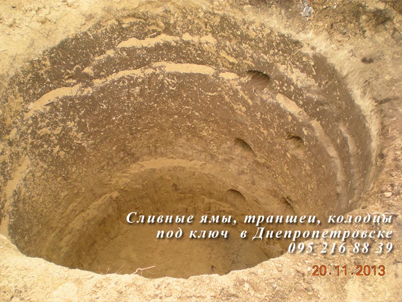Установка Монтаж люков сливной ямы в Ростове (канализационных)